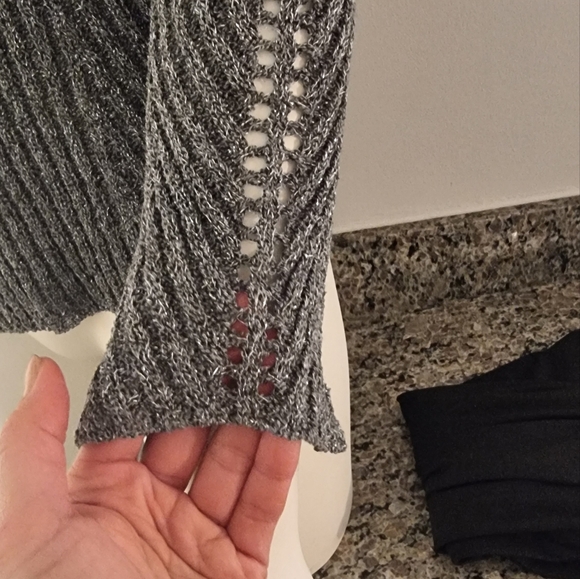 Grey top - Picture 3 of 4